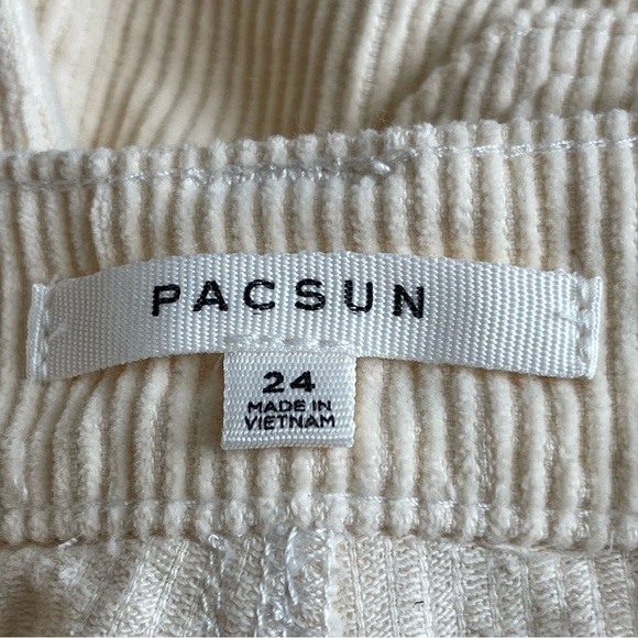 PacSun Women’s Embroidered Butterfly Corduroy Cutoff Shorts Size 25 High Waist - Picture 10 of 11